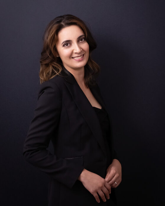 Personal Branding image showing a woman headshot in black outfit by Joanna Zydel Photography